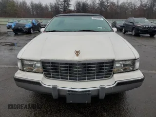 1994 Cadillac Fleetwood z VIN 1G6DW52PXRR717413, wystawiony jako Copart lot #84355464 z przebiegiem 143 507 mil mil oraz Tytuł czysty. Historia ofert i sprzedaży dostępna na DreamBid. Obrazek 5.