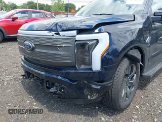 2023 Ford F-150 Lightning Pro с VIN 1FT6W1EVXPWG42428, выставлен на аукционе IAAI как лот 39711091 с пробегом 6 308 миль миль и . История ставок и продаж доступна на DreamBid. Изображение 6.