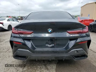 2022 BMW 8 Series M850i z VIN WBAGV8C02NCK08667, wystawiony jako Copart lot #55632805 z przebiegiem 22 737 mil mil oraz Szkody całkowita. Historia ofert i sprzedaży dostępna na DreamBid. Obrazek 6.
