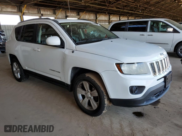 2016 Jeep Compass Latitude z VIN 1C4NJCEAXGD633548, wystawiony jako Copart lot #59866875 z przebiegiem 193 695 mil mil oraz Szkoda całkowita • Salvage title. Historia ofert i sprzedaży dostępna na DreamBid. Obrazek 4.