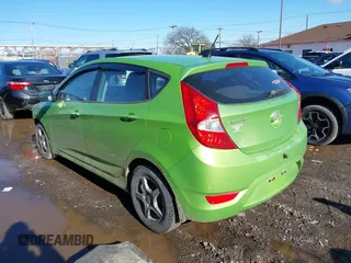 2013 Hyundai Accent GS z VIN KMHCT5AE9DU072191, wystawiony jako IAAI lot #41802024 z przebiegiem 52 491 mil mil oraz . Historia ofert i sprzedaży dostępna na DreamBid. Obrazek 3.