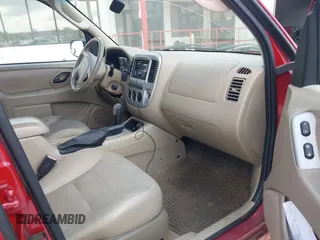 2007 Ford Escape Limited with VIN 1FMYU94127KB58591, listed as a IAAI auction lot 41801334 with 117,125 mi miles. Bid and sale history available at carsss.com. Image 5.