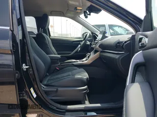 2025 Mitsubishi Eclipse Cross SE z VIN JA4ATWAA5SZ004141, wystawiony jako IAAI lot #42188861 z przebiegiem 7 481 mil mil oraz . Historia ofert i sprzedaży dostępna na DreamBid. Obrazek 5.