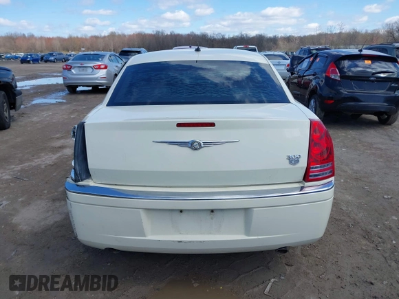 2008 Chrysler 300 C Hemi with VIN 2C3KA63H18H335807, listed as a IAAI auction lot 41986105 with 149,837 mi miles and . Bid and sale history available at carsss.com. Image 16.