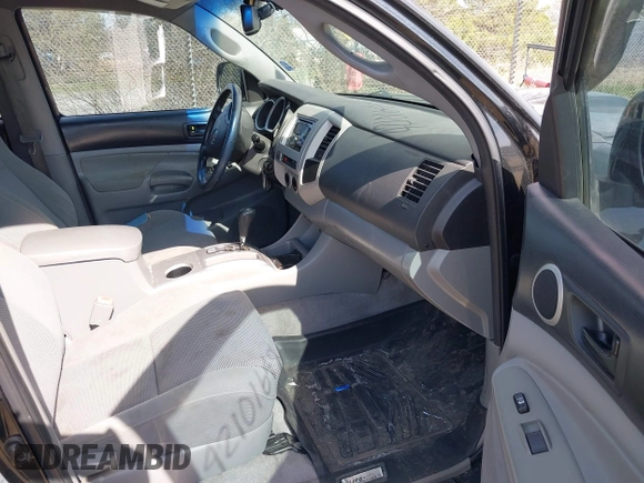 2009 Toyota Tacoma z VIN 5TEMU52N79Z662019, wystawiony jako IAAI lot #42101648 z przebiegiem 344 119 mil mil oraz . Historia ofert i sprzedaży dostępna na DreamBid. Obrazek 5.
