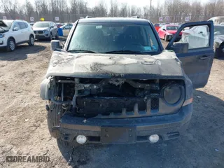 2014 Jeep Patriot Latitude with VIN 1C4NJRFB7ED892604, listed as a IAAI auction lot 41800290 with 111,440 mi miles. Bid and sale history available at carsss.com. Image 6.