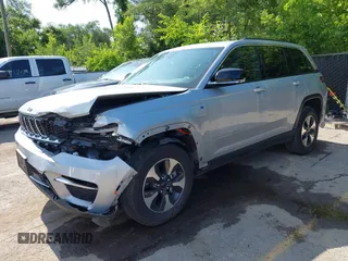 2024 Jeep Grand Cherokee с VIN 1C4RJYB67R8516567, выставлен на аукционе IAAI как лот 42549116 с пробегом 43 307 миль миль и . История ставок и продаж доступна на DreamBid. Изображение 17.