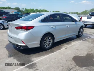 2018 Hyundai Sonata SE z VIN 5NPE24AF9JH613622, wystawiony jako IAAI lot #42071395 z przebiegiem 107 820 mil mil oraz . Historia ofert i sprzedaży dostępna na DreamBid. Obrazek 4.