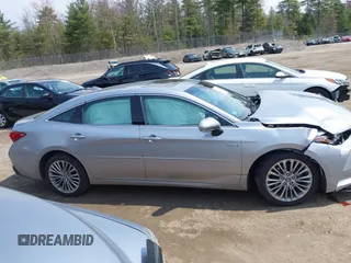 2019 Toyota Avalon Limited Hybrid z VIN 4T1B21FB9KU007974, wystawiony jako IAAI lot #42112574 z przebiegiem 45 708 mil mil oraz . Historia ofert i sprzedaży dostępna na DreamBid. Obrazek 13.