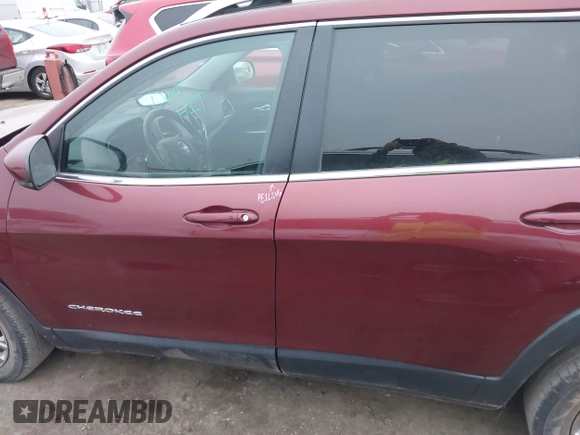 2019 Jeep Cherokee Latitude Plus z VIN 1C4PJLLBXKD420578, wystawiony jako IAAI lot #41462302 z przebiegiem 116 277 mil mil oraz . Historia ofert i sprzedaży dostępna na DreamBid. Obrazek 15.