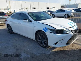 2019 Lexus ES with VIN 58ABZ1B15KU017600, listed as a IAAI auction lot 41302065 with 121,371 mi miles. Bid and sale history available at carsss.com. Image 1.