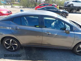 2024 Nissan Versa SR z VIN 3N1CN8FV9RL865083, wystawiony jako IAAI lot #42193458 z przebiegiem 5 774 mil mil oraz . Historia ofert i sprzedaży dostępna na DreamBid. Obrazek 13.
