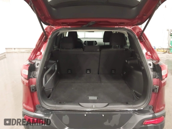 2015 Jeep Cherokee Latitude with VIN 1C4PJLCB6FW616477, listed as a IAAI auction lot 41812431 with 131,234 mi miles. Bid and sale history available at carsss.com. Image 18.