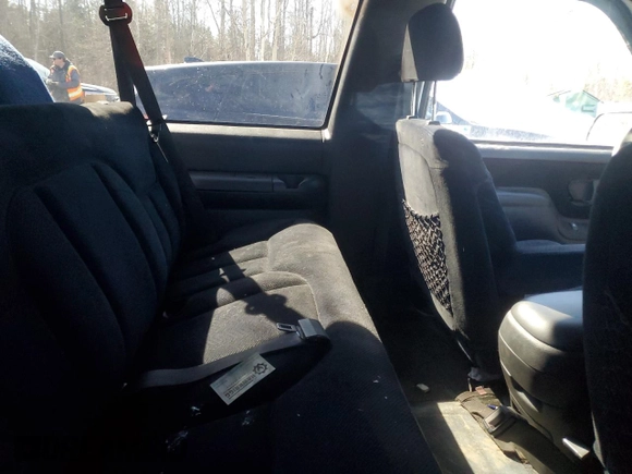 1998 Chevrolet Tahoe z VIN 3GNEK18R6WG128702, wystawiony jako Copart lot #49961445 z przebiegiem 154 187 mil mil oraz Czysty tytuł • Clean title. Historia ofert i sprzedaży dostępna na DreamBid. Obrazek 10.