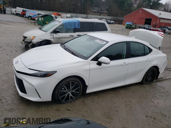 2025 Toyota Camry LE z VIN 4T1DBADK4SU017453, wystawiony jako Copart lot #52183485 z przebiegiem 16 812 mil mil oraz Szkoda całkowita • Salvage title. Historia ofert i sprzedaży dostępna na DreamBid. Obrazek 1.