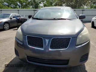 2009 Pontiac Vibe 1SB z VIN 5Y2SP67089Z414469, wystawiony jako Copart lot #57577015 z przebiegiem 179 834 mil mil oraz Czysty tytuł • Clean title. Historia ofert i sprzedaży dostępna na DreamBid. Obrazek 5.
