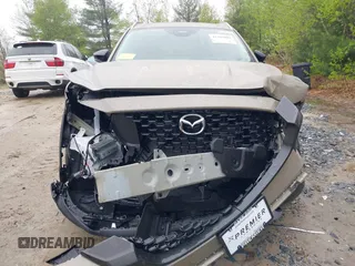 2025 Mazda CX-50 Premium z VIN 7MMVABDY2SN339010, wystawiony jako IAAI lot #42201002 z przebiegiem 36 mil mil oraz . Historia ofert i sprzedaży dostępna na DreamBid. Obrazek 12.