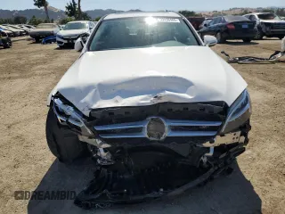 2019 Mercedes-Benz C 300 with VIN 55SWF8DB2KU283071, listed as a Copart auction lot 59438405 with 29,106 mi miles and Salvage title. Bid and sale history available at DreamBid. Image 5.
