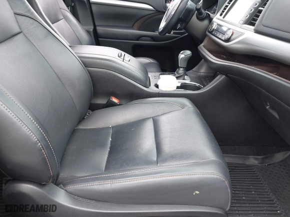 2019 Toyota Highlander SE with VIN 5TDJZRFH8KS727883, listed as a IAAI auction lot 41882956 with 56,043 mi miles. Bid and sale history available at carsss.com. Image 5.