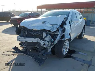2018 Cadillac XT5 Luxury FWD z VIN 1GYKNCRS3JZ143354, wystawiony jako IAAI lot #41973536 z przebiegiem 101 327 mil mil oraz . Historia ofert i sprzedaży dostępna na DreamBid. Obrazek 19.