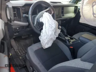 2022 Ford Bronco z VIN 1FMDE5AH9NLB12334, wystawiony jako Copart lot #83205734 z przebiegiem 12 789 mil mil oraz Szkoda całkowita • Salvage title. Historia ofert i sprzedaży dostępna na DreamBid. Obrazek 8.