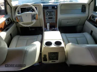 2013 Lincoln Navigator z VIN 5LMJJ2H50DEL08848, wystawiony jako Copart lot #80376764 z przebiegiem 182 163 mil mil oraz Czysty tytuł • Clean title. Historia ofert i sprzedaży dostępna na DreamBid. Obrazek 8.