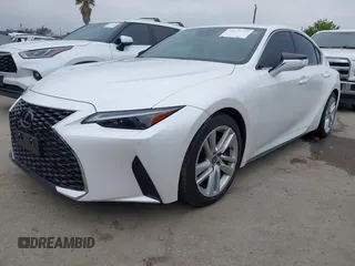 2021 Lexus IS 300 z VIN JTHCA1D27M5115858, wystawiony jako IAAI lot #42131418 z przebiegiem 17 069 mil mil oraz . Historia ofert i sprzedaży dostępna na DreamBid. Obrazek 2.