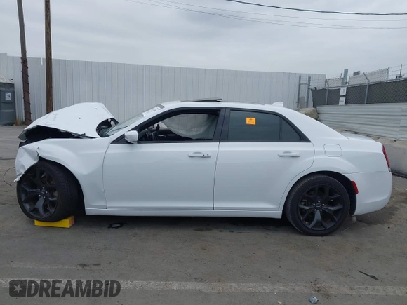 2022 Chrysler 300 S z VIN 2C3CCABG0NH190751, wystawiony jako IAAI lot #41782941 z przebiegiem Nie podano mil oraz . Historia ofert i sprzedaży dostępna na DreamBid. Obrazek 14.