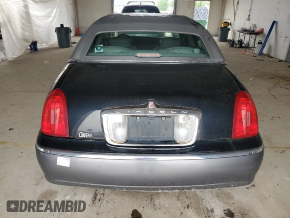 2001 Lincoln Town Car Signature z VIN 1LNHM82W41Y739121, wystawiony jako Copart lot #56738385 z przebiegiem 112 528 mil mil oraz Szkoda całkowita • Salvage title. Historia ofert i sprzedaży dostępna na DreamBid. Obrazek 6.