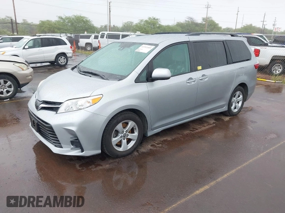 2020 Toyota Sienna LE Auto Access Seat z VIN 5TDKZ3DC2LS053563, wystawiony jako IAAI lot #41592409 z przebiegiem 55 128 mil mil oraz . Historia ofert i sprzedaży dostępna na DreamBid. Obrazek 2.