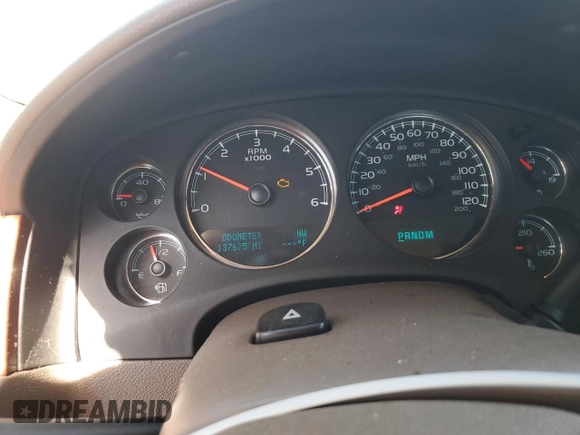 2010 Chevrolet Avalanche LTZ z VIN 3GNVKGE03AG178135, wystawiony jako Copart lot #57060705 z przebiegiem 137 675 mil mil oraz Szkoda całkowita • Salvage title. Historia ofert i sprzedaży dostępna na DreamBid. Obrazek 8.