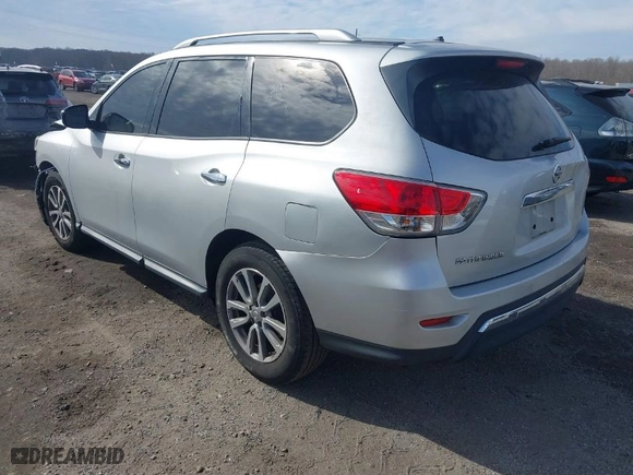 2016 Nissan Pathfinder S with VIN 5N1AR2MN1GC652884, listed as a IAAI auction lot 41660410 with 138,683 mi miles. Bid and sale history available at carsss.com. Image 3.