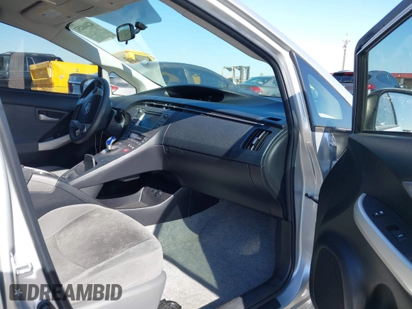 2013 Toyota Prius One with VIN JTDKN3DU1D5650005, listed as a IAAI auction lot 42040252 with 88,286 mi miles. Bid and sale history available at carsss.com. Image 5.