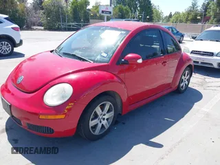 2006 Volkswagen Beetle z VIN 3VWPW31C66M410781, wystawiony jako IAAI lot #42357276 z przebiegiem 107 702 mil mil oraz . Historia ofert i sprzedaży dostępna na DreamBid. Obrazek 2.