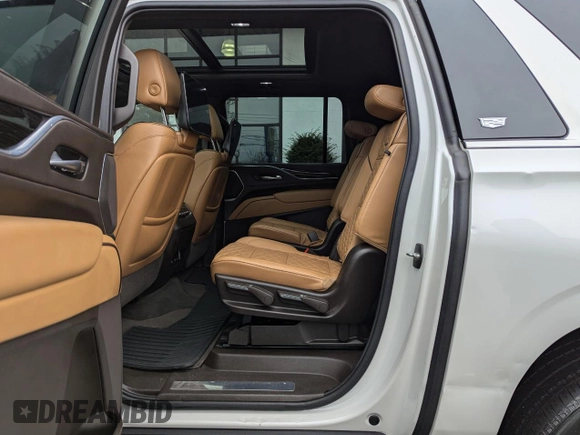 2021 Cadillac Escalade ESV Premium Luxury z VIN 1GYS4KKL7MR424075, wystawiony jako Copart lot #44277245 z przebiegiem 43 637 mil mil oraz Czysty tytuł • Clean title. Historia ofert i sprzedaży dostępna na DreamBid. Obrazek 6.