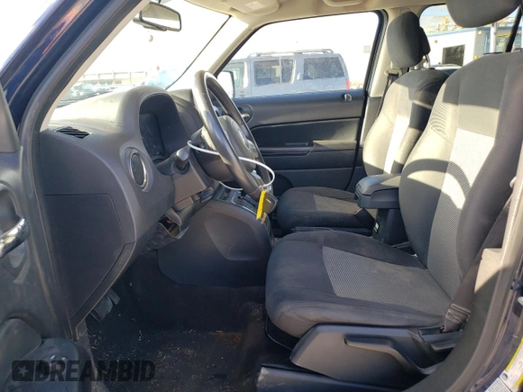 2015 Jeep Patriot Latitude with VIN 1C4NJPFB8FD318549, listed as a Copart auction lot 87425264 with Not Provided miles and Salvage Title. Bid and sale history available at DreamBid. Image 7.