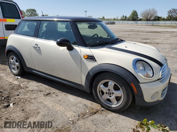 2011 MINI Hardtop z VIN WMWSU3C53BT181633, wystawiony jako Copart lot #57478365 z przebiegiem Nie podano mil oraz Tytuł czysty. Historia ofert i sprzedaży dostępna na DreamBid. Obrazek 4.