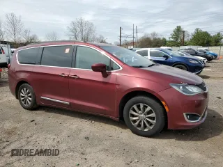 2017 Chrysler Pacifica Touring L with VIN 2C4RC1BG2HR613043, listed as a Copart auction lot 51382975 with 221,639 mi miles and Clean Title. Bid and sale history available at DreamBid. Image 4.