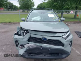 2023 Toyota RAV4 Hybrid XLE Premium z VIN 4T3B6RFV0PU132809, wystawiony jako IAAI lot #42646117 z przebiegiem 43 083 mil mil oraz . Historia ofert i sprzedaży dostępna na DreamBid. Obrazek 6.