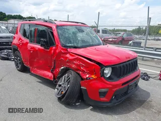 2022 Jeep Renegade Latitude z VIN ZACNJDB16NPN82636, wystawiony jako IAAI lot #42501579 z przebiegiem 62 382 mil mil oraz . Historia ofert i sprzedaży dostępna na DreamBid. Obrazek 1.