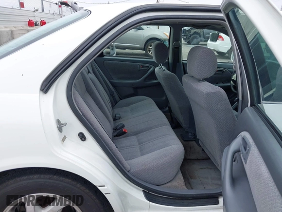 2000 Toyota Camry LE z VIN JT2BF28K3Y0289145, wystawiony jako IAAI lot #42455085 z przebiegiem 202 809 mil mil oraz . Historia ofert i sprzedaży dostępna na DreamBid. Obrazek 8.
