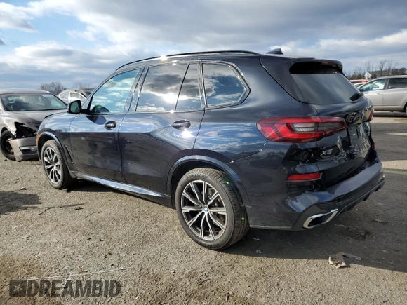 2022 BMW X5 xDrive40i with VIN 5UXCR6C07N9J48052, listed as a Copart auction lot 37326233 with 7,804 mi miles. Bid and sale history available at carsss.com. Image 2.