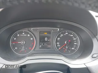 2018 Audi Q3 Premium z VIN WA1BCCFS8JR013032, wystawiony jako IAAI lot #41706173 z przebiegiem 111 402 mil mil oraz . Historia ofert i sprzedaży dostępna na DreamBid. Obrazek 7.