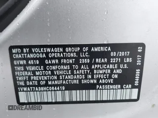 2017 Volkswagen Passat S z VIN 1VWAT7A38HC064419, wystawiony jako IAAI lot #42156027 z przebiegiem 81 062 mil mil oraz . Historia ofert i sprzedaży dostępna na DreamBid. Obrazek 9.