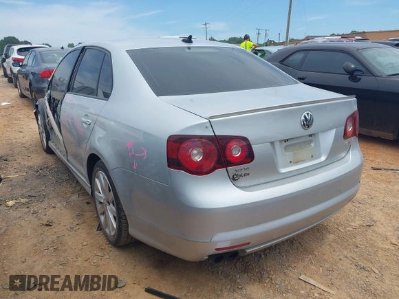 2010 Volkswagen Jetta Wolfsburg Edition z VIN 3VWRJ7AJ1AM024548, wystawiony jako IAAI lot #42281115 z przebiegiem 163 666 mil mil oraz . Historia ofert i sprzedaży dostępna na DreamBid. Obrazek 3.