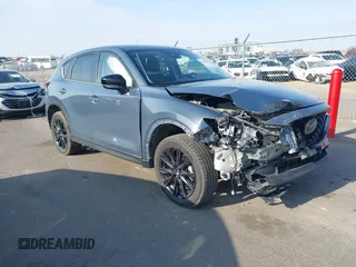 2023 Mazda CX-5 S Carbon Edition z VIN JM3KFBCM6P0120968, wystawiony jako IAAI lot #42062077 z przebiegiem 38 499 mil mil oraz . Historia ofert i sprzedaży dostępna na DreamBid. Obrazek 1.