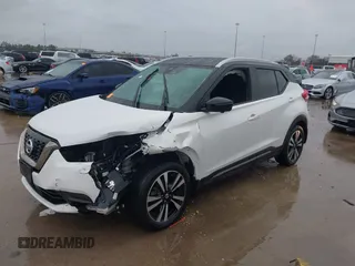 2020 Nissan Kicks SR z VIN 3N1CP5DV2LL533845, wystawiony jako IAAI lot #41551306 z przebiegiem 61 887 mil mil oraz . Historia ofert i sprzedaży dostępna na DreamBid. Obrazek 2.