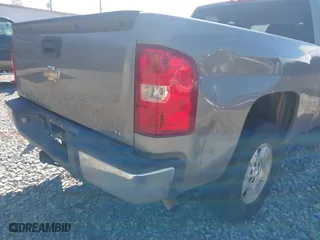 2008 Chevrolet Silverado 1500 LT w/1LT with VIN 2GCEC19C781230022, listed as a IAAI auction lot 41640480 with 323,699 mi miles. Bid and sale history available at carsss.com. Image 6.
