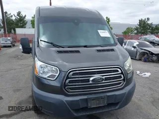 2018 Ford Transit XL z VIN 1FBZX2CG0JKA09945, wystawiony jako IAAI lot #42260073 z przebiegiem 60 838 mil mil oraz . Historia ofert i sprzedaży dostępna na DreamBid. Obrazek 13.