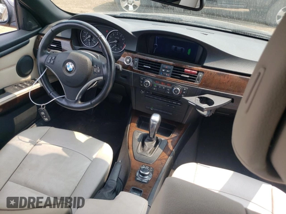 2012 BMW 3 Series 328i z VIN WBADW3C5XCE823421, wystawiony jako Copart lot #71352964 z przebiegiem 82 388 mil mil oraz Nie do naprawy • Non repairable. Historia ofert i sprzedaży dostępna na DreamBid. Obrazek 8.